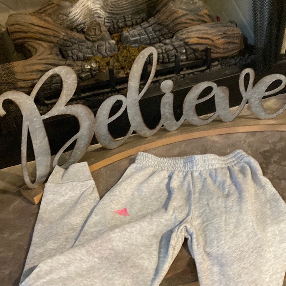 Adidas kids sweat pants!!🤍💚🎅